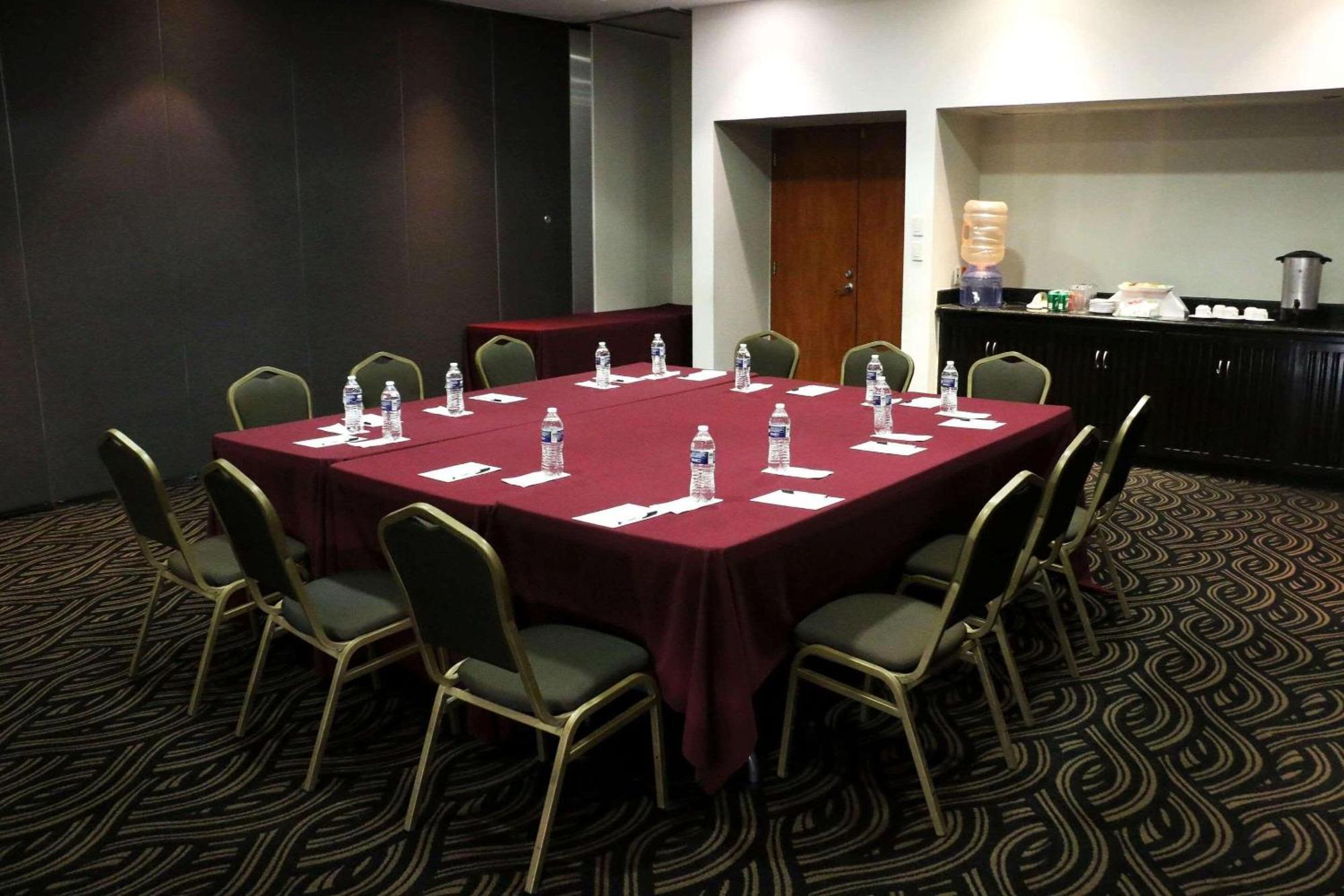 Radisson Poliforum Plaza Hotel León Buitenkant foto