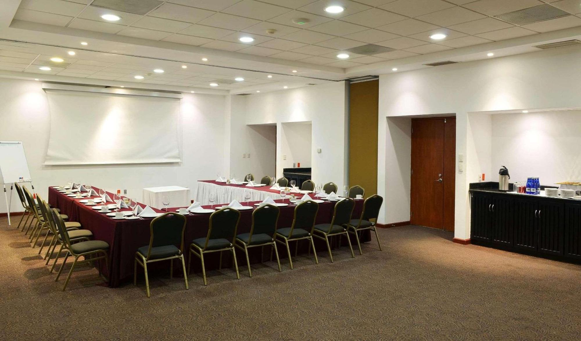 Radisson Poliforum Plaza Hotel León Buitenkant foto